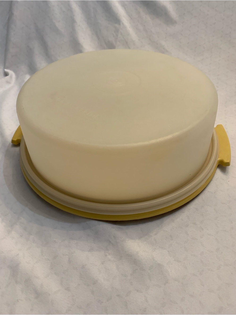 Vintage Tupperware Yellow and Cream Cake Carrier with Snap Handles
